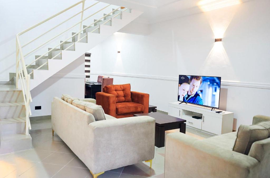 Ofin House | Berrywood Stylish 2-bedroom fully serviced Maisonette