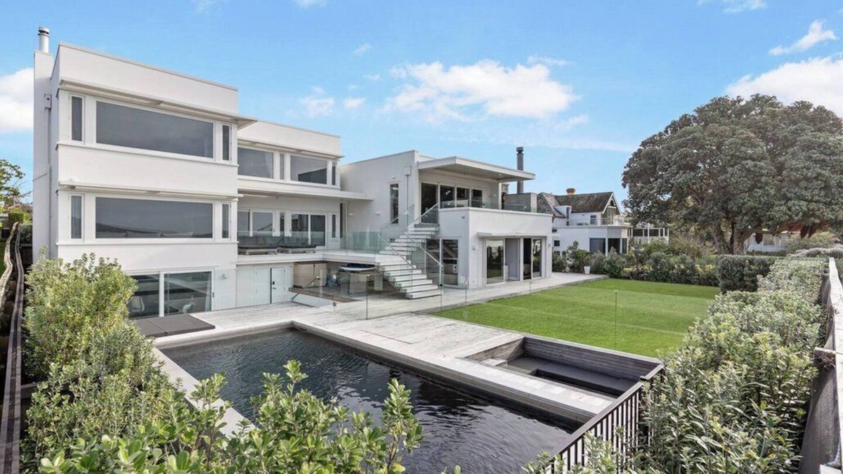 Devonport House | Bespoke Stays - Coastal Luxury at Cheltenham Beach