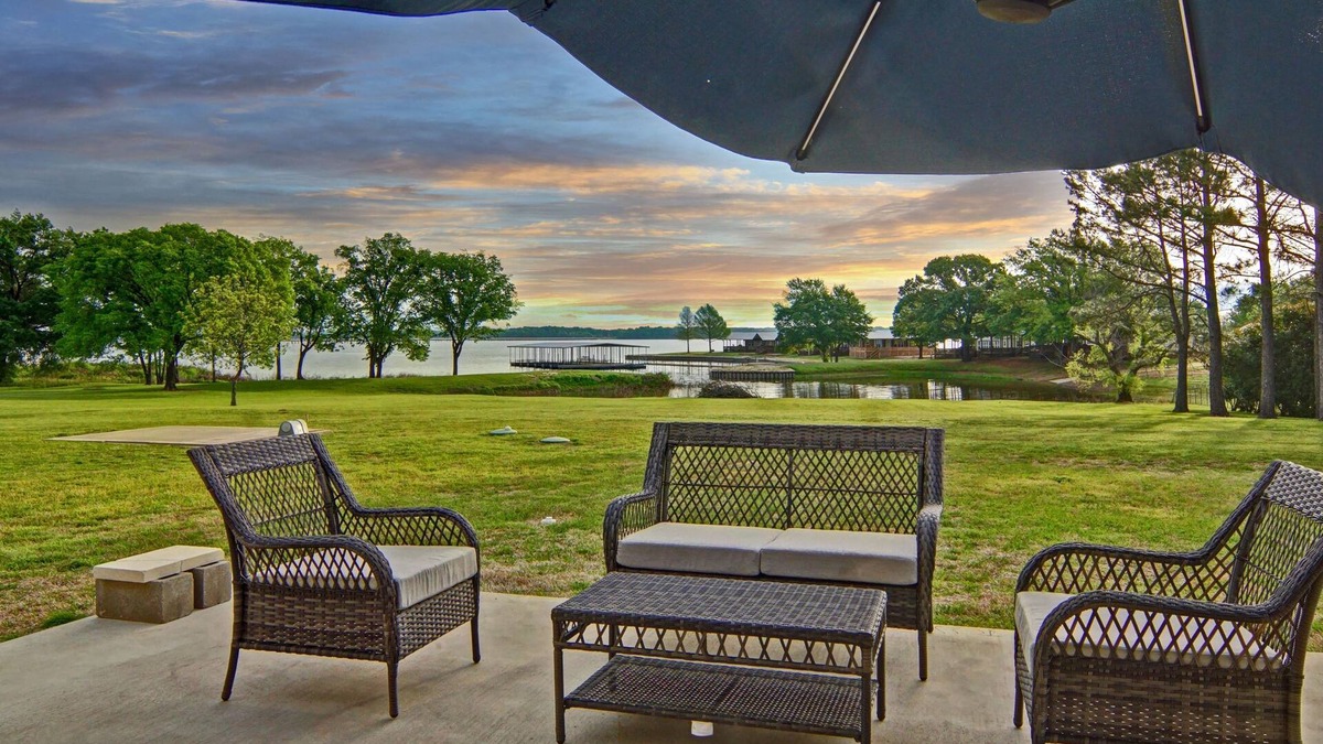 Alba House | Best Bass Fishing in the South!