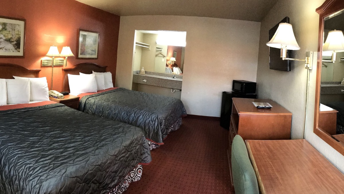 Elmwood Area Hotel | Best Budget Inn - Abilene