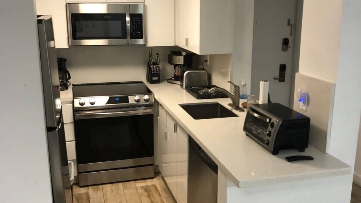 South Beach Hotel | BEST DEAL! 2 Bedroom Modern Beachfront by YouRent!