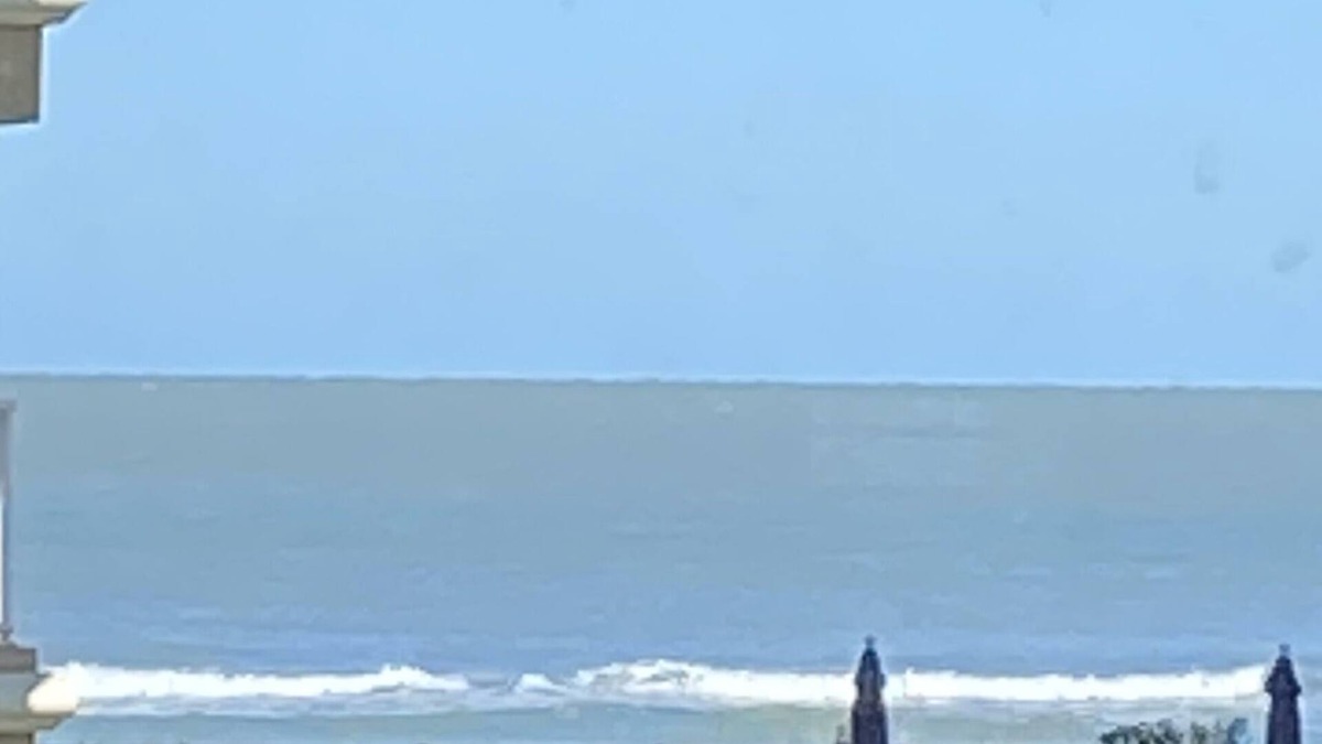 Indian Shores Cottage | Best deal on the beach/sleeps 6/All New/Gulf views!/55 inch TV