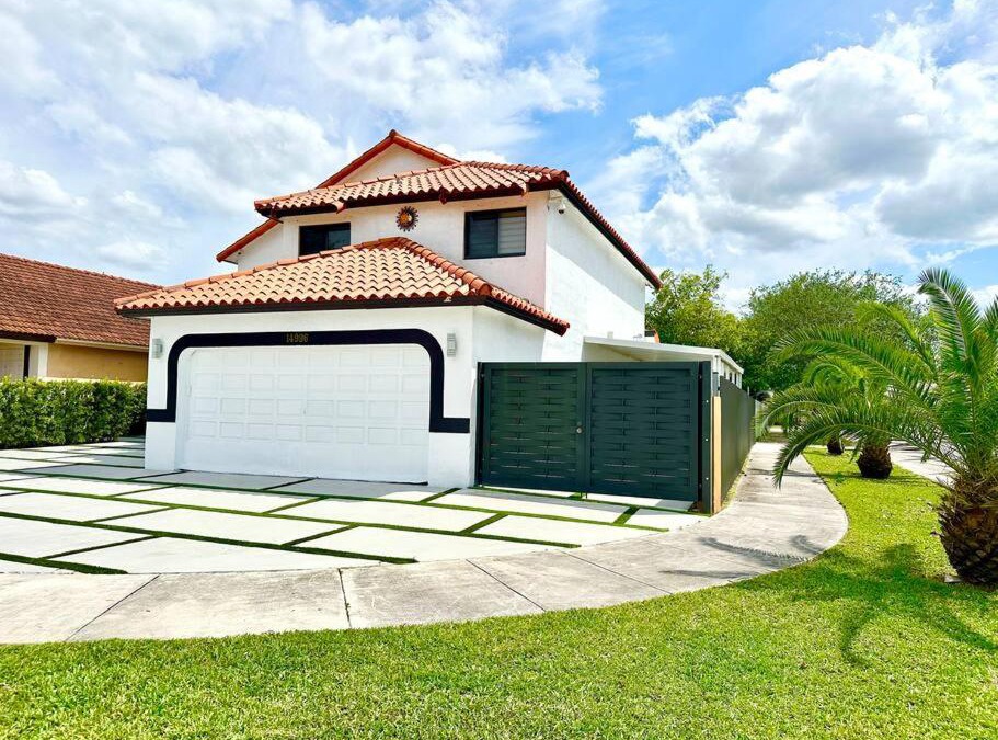 Kendall West House | *BEST House in MIAMI - Pool, Fashion, Central