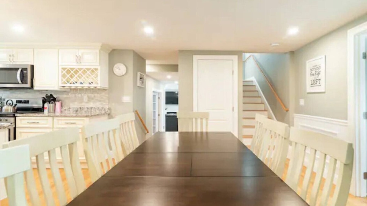 North Dartmouth House | "Best house we have ever stayed at". Sleeps 12+. Private. Pristine. 100% 5 Star!