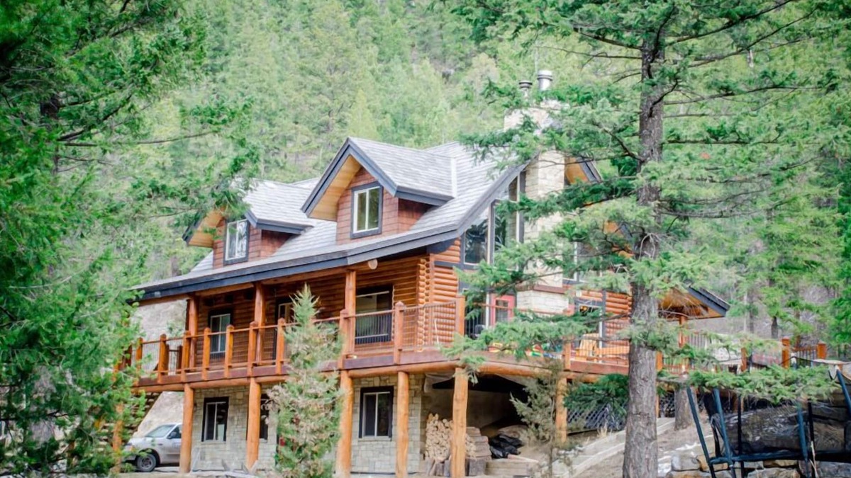 East Kootenay Cabin | Best Kept Secret in the Columbia Valley!