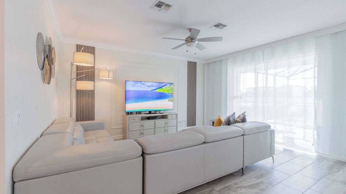 Kissimmee House | Best Location in Storey Lake - Ultimate Lake View Villa - 15 Mins to Disney!