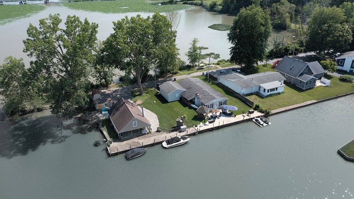 Huron House | BEST LOCATION Water Front.Private Dock.Canoe.Kayak.PaddleBoard,GolfCourseCommnty