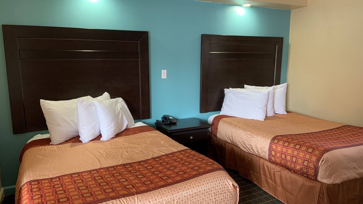 Reynolds Corners Hotel | Best Motel