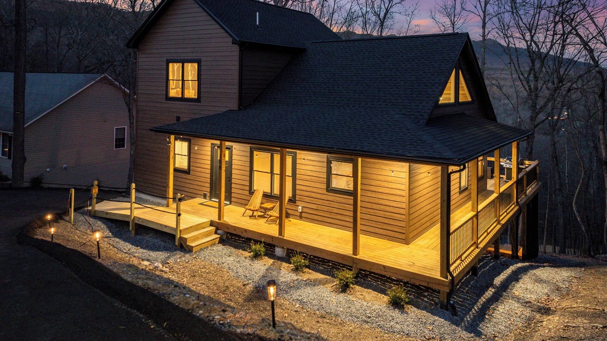 Massanutten Cabin | Best Mtn Top Views in Massanutten, Hot Tub, 160 Arcade Games, Local Vibe!