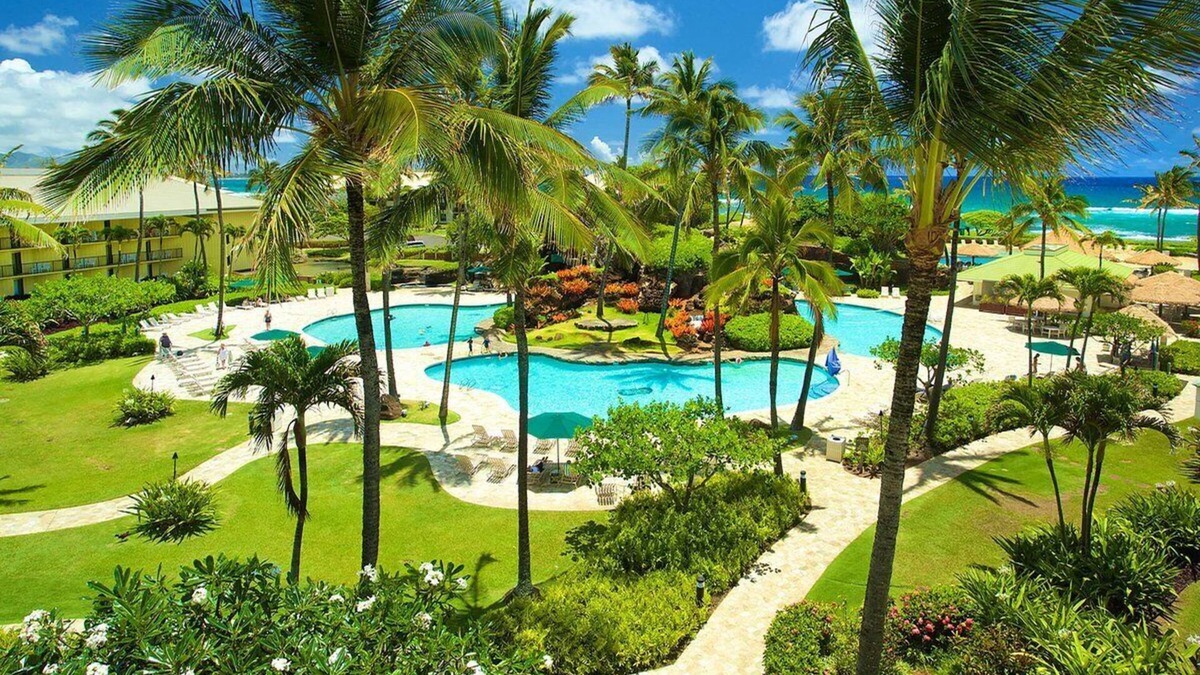 Hanamaulu Condo | BEST Ocean View on Property 2 Queen beds Beachfront Resort, restaurant's on site