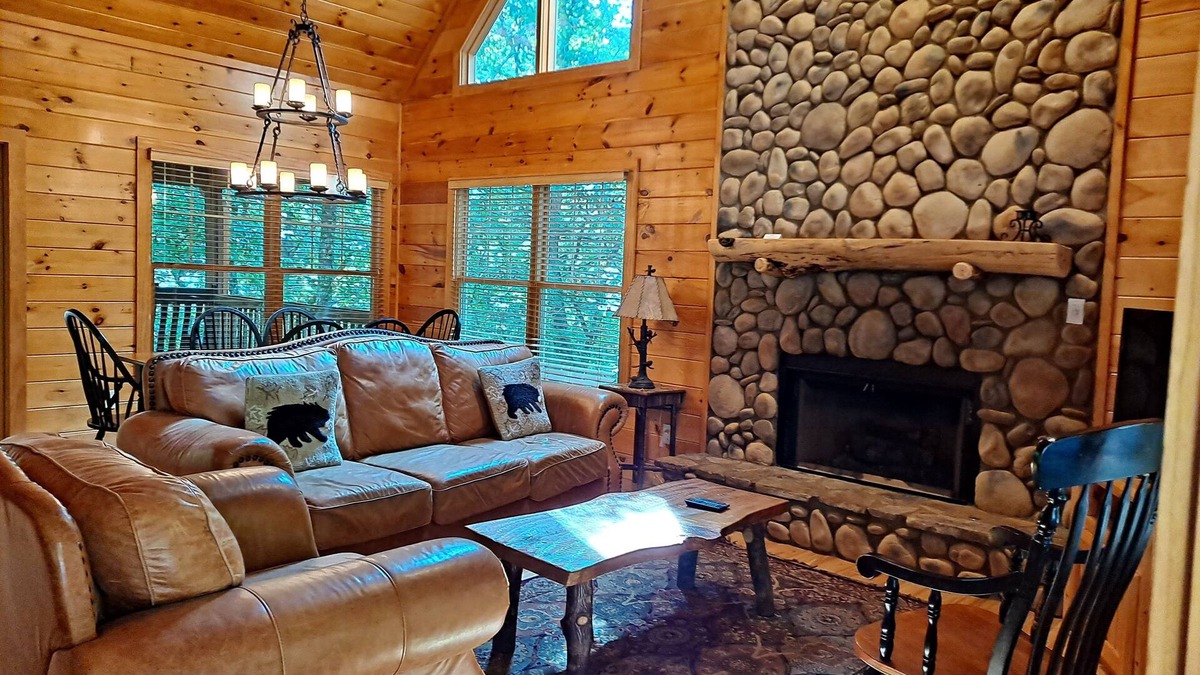 Helen Cabin | Best of both worlds! Feel secluded a mile from downtown in a luxury cabin.