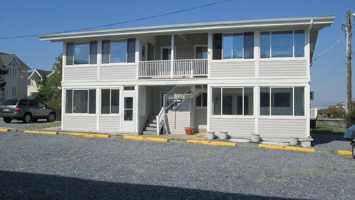 Dewey Beach Condo | Best of Dewey! 2 BR1.5 bath steps to the Ocean on popular McKinley!