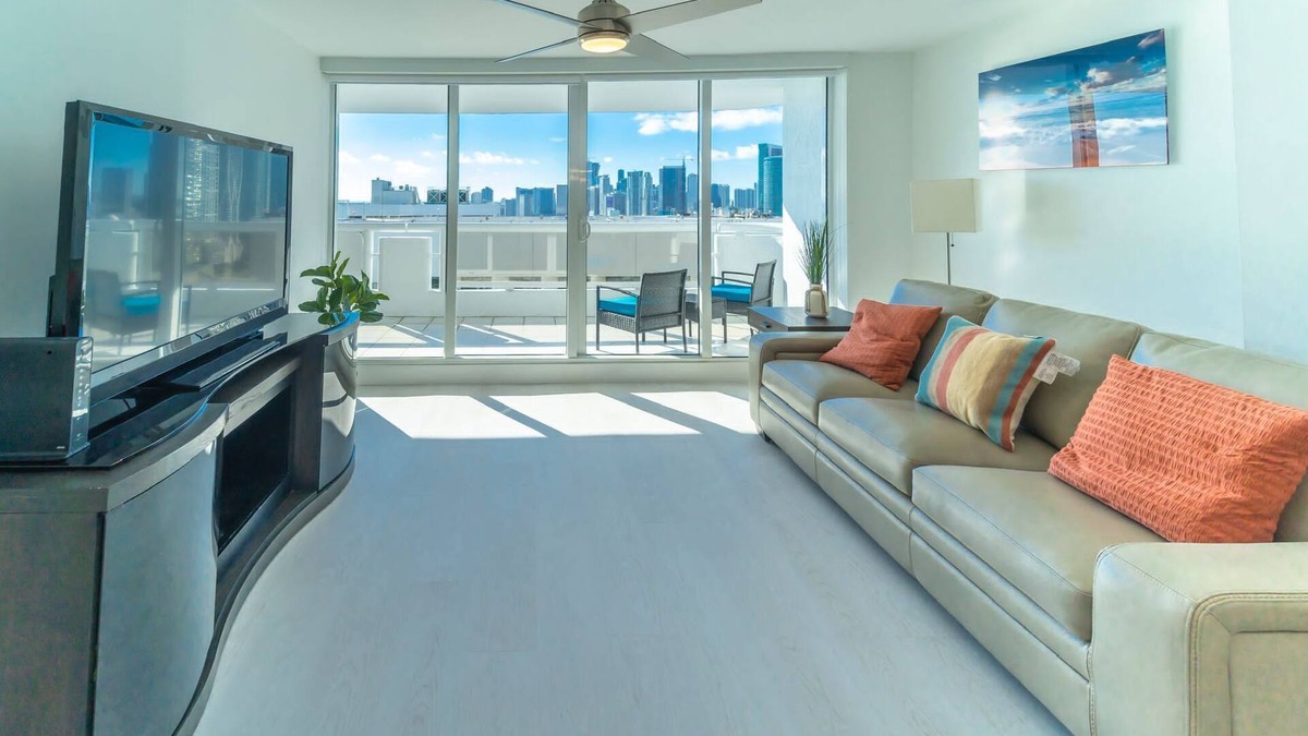 Edgewater Condo | Best of Miami including free yacht cruise