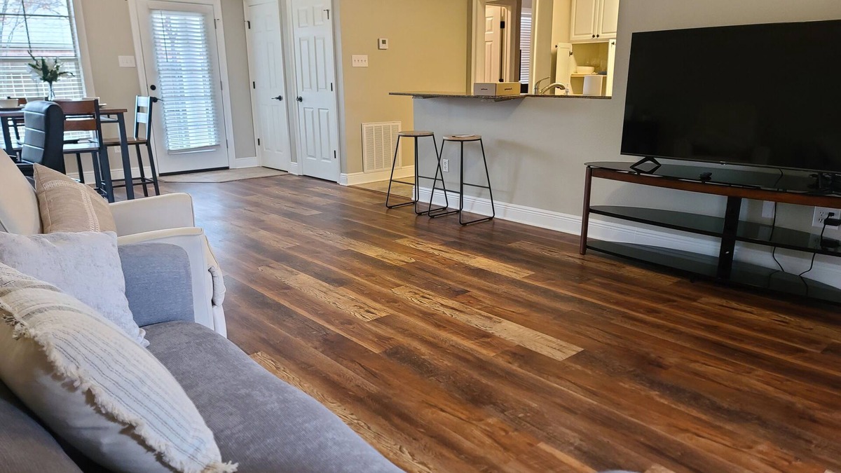 Pineville Condo | Best of Pineville! 2b/2b,Queen beds, Wifi, Tv, Camp B, P&G, Cleco, & LC WELCOME!