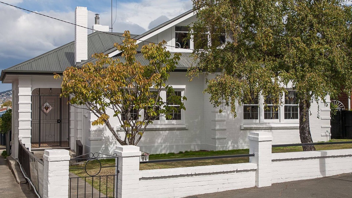 North Hobart House | Best on Burnett best location parking sleeps 8