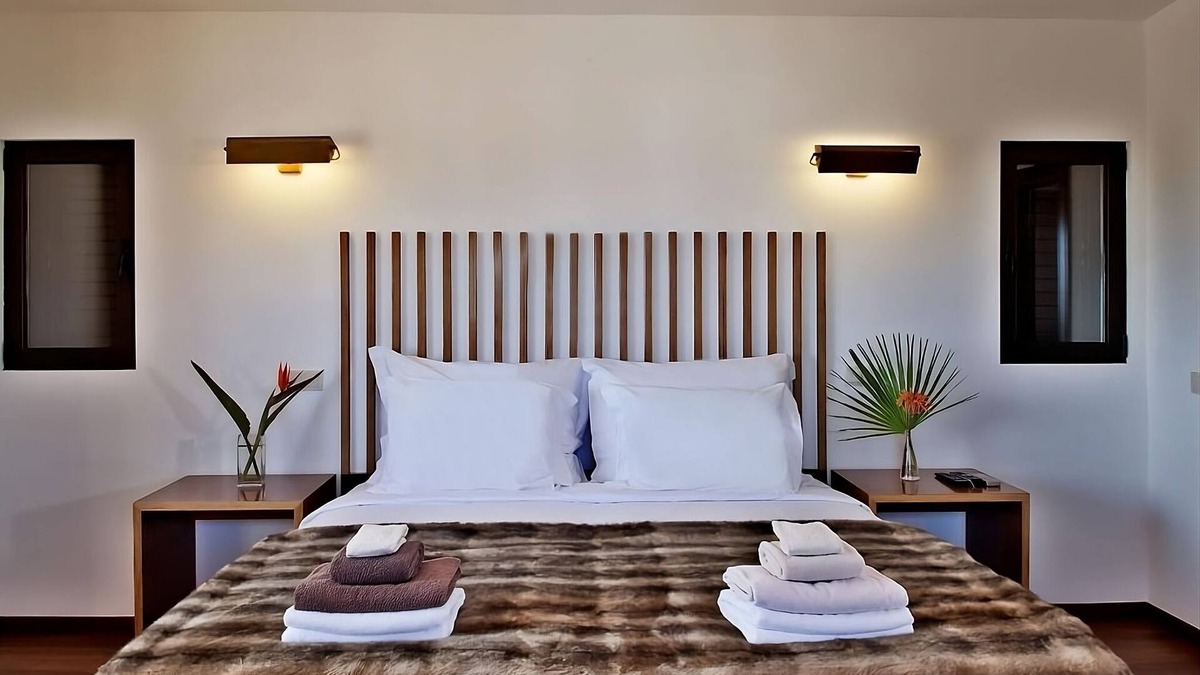 Albufeira Hotel | Best Place to Stay in Albufeira! Beach Access, Swimming Pools, Free Parking!