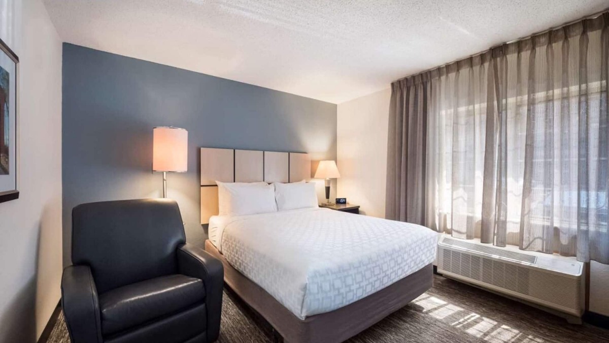 Plano Hotel | Best Place to Stay in Texas! 4 Modern Units, Pet-friendly, Full Kitchen!