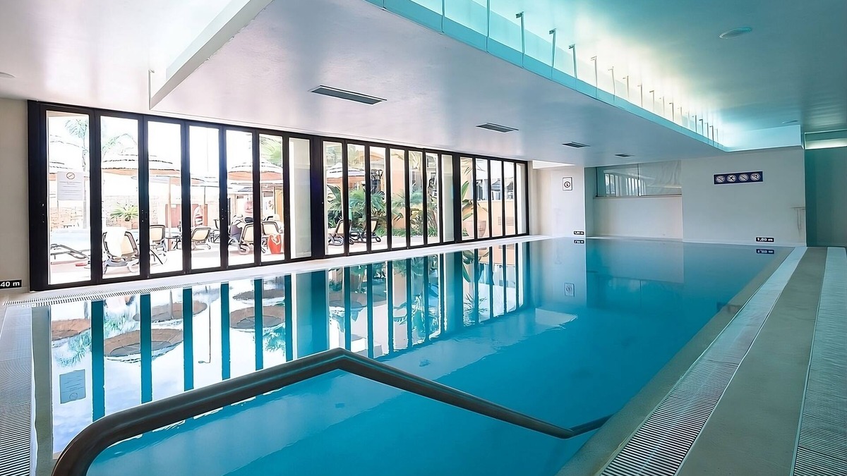 Praia da Luz Hotel | Best Place to Unwind! Free Parking, Full Kitchen, Outdoor and Indoor Pools!