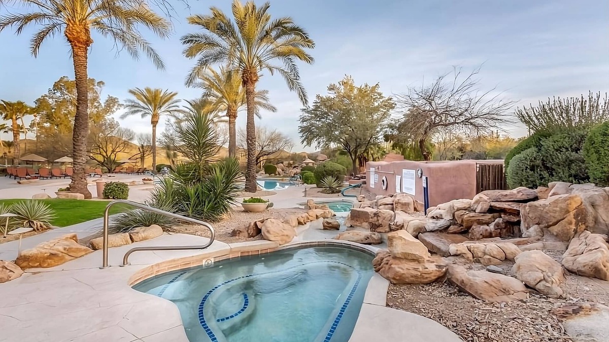 Cave Creek Hotel | Best Place to Unwind! Free Parking, Full Kitchen, Swimming Pool!