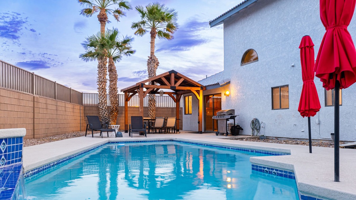 Bullhead City House | Best Pool Home 5 mins 2 Lake Mohave, River & Casinos