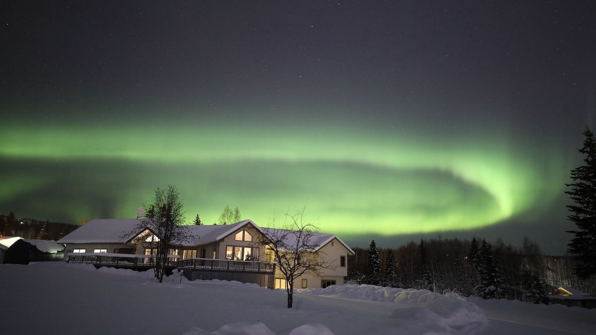 Fairbanks Apartment | Best site 4 northern lights! Live camera 4 aurora! Monthly rental rate possible.