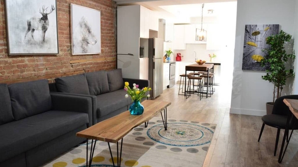 Plateau Mont Royal Apartment | Best Spot in Town! Sunny Terrace - 3 bedrooms w/private bathrooms - Fast WI-FI