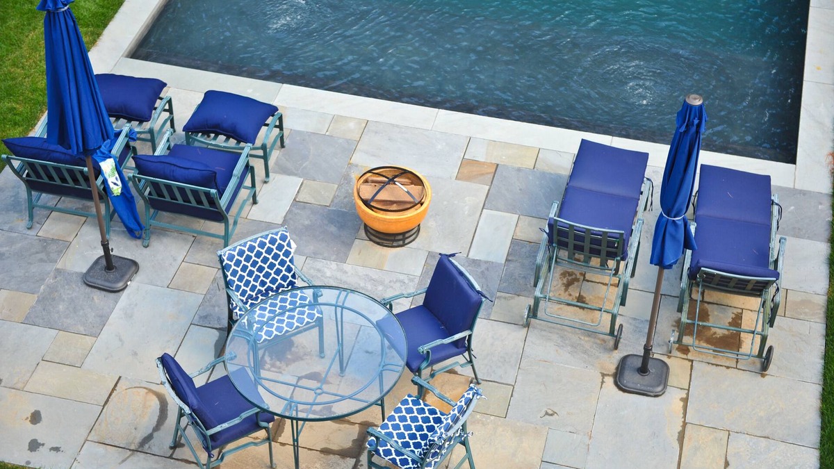 Lakeside House | Best Town WASHINGTON! PoshPadsCT"51 SENFF" 2Hrs-NYC Mint 5BR, Ski, BBQ, HotTub!