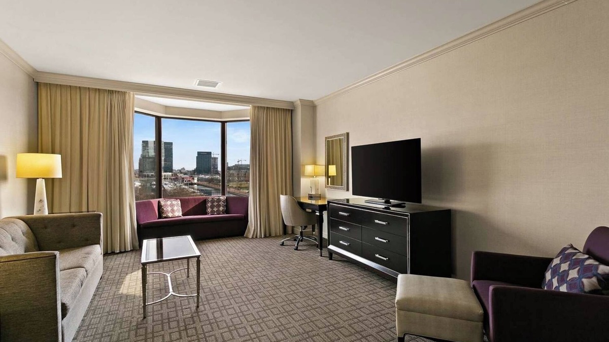 Downtown Baltimore Hotel | Best Value, Quality Stay! Close to M&T Bank Stadium, Pet-Friendly, w/Pool