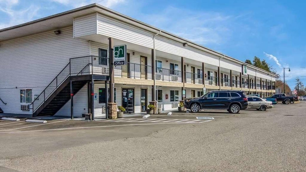 Aberdeen House | Best Value, Quality Stay! Pet-friendly, Free Breakfast, Free Parking!