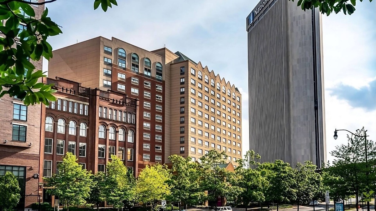 Downtown Columbus Resort | Best Value, Quality Stay! Pets are Welcome, Close to Victorian Village