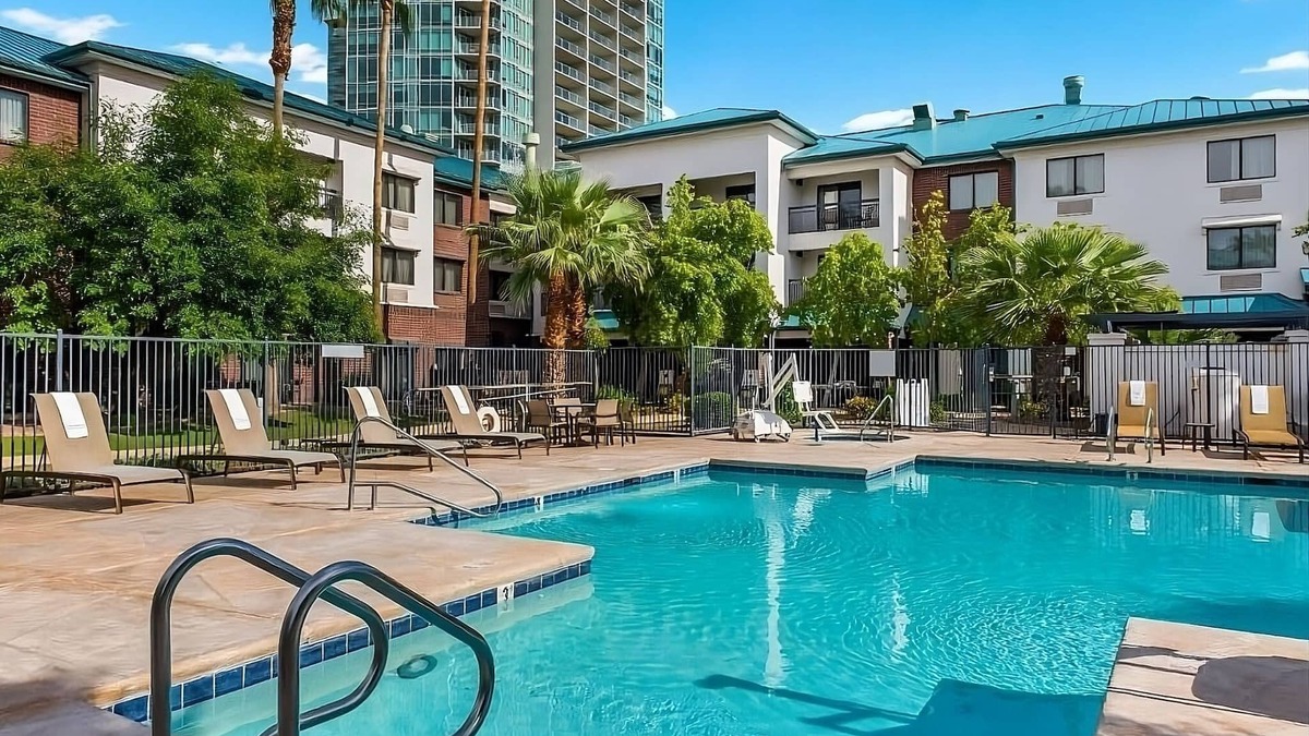 Tempe Hotel | Best Value, Quality Stay! Relaxing Unit, Pets Allowed, Outdoor Pool!