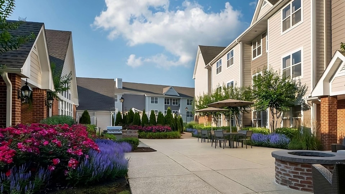 Fairfax Apartment | Best Value, Quality Stay! Pet-friendly Property, Free Breakfast, Parking!