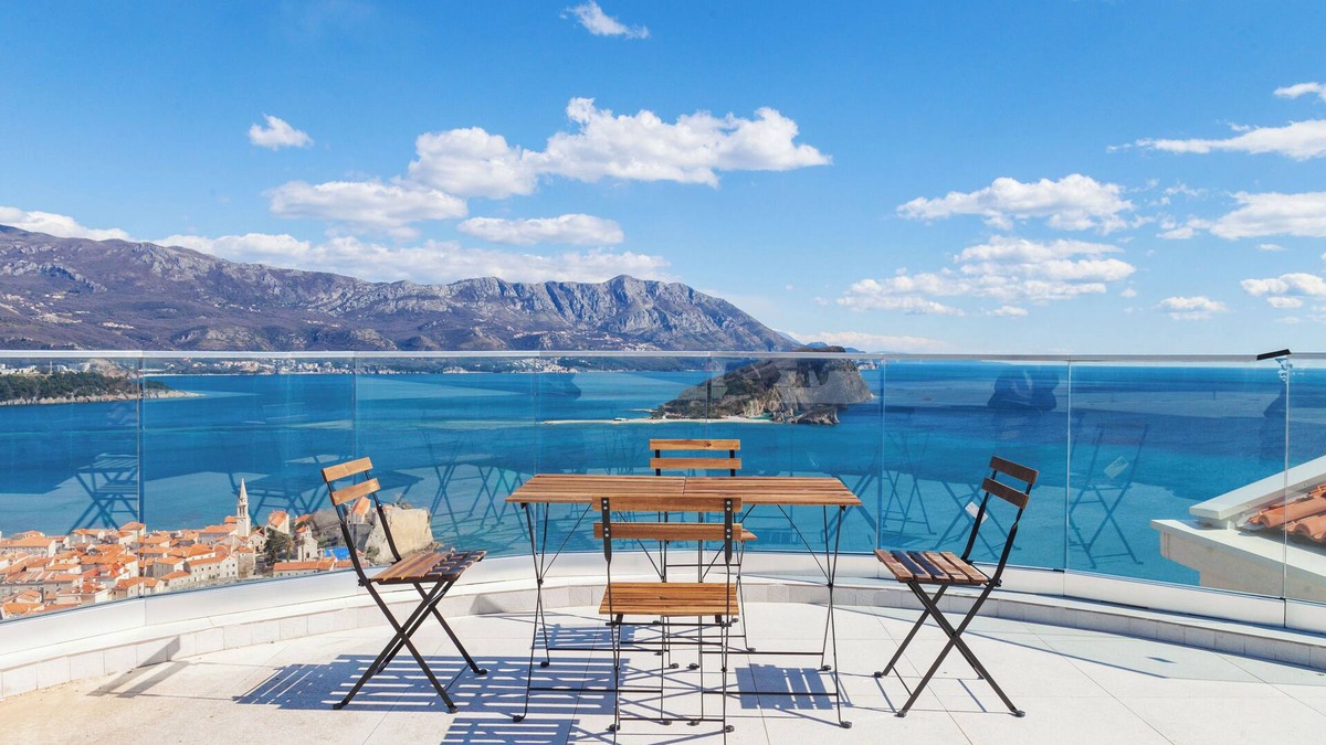 Budva Apartment | BEST VIEW 4-bedroom apartment with swimming pool and private top-roof terrace