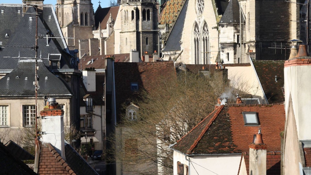Centre Sud Apartment | Best View In Dijon. Large (90 sq/m) 2 Bedroom Airconditioned Apartment.