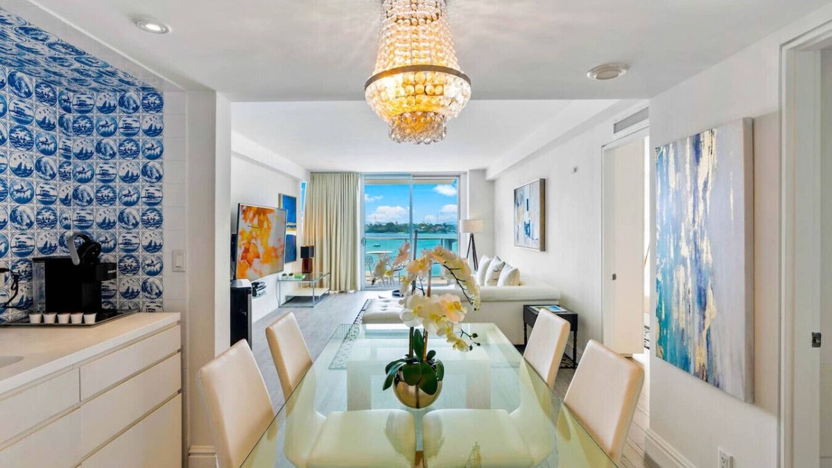 West Avenue Condo | Best View in South Beach Miami Bay view Balcony King Suite