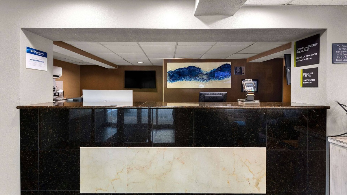 Chillicothe Hotel | Best Western Adena Inn