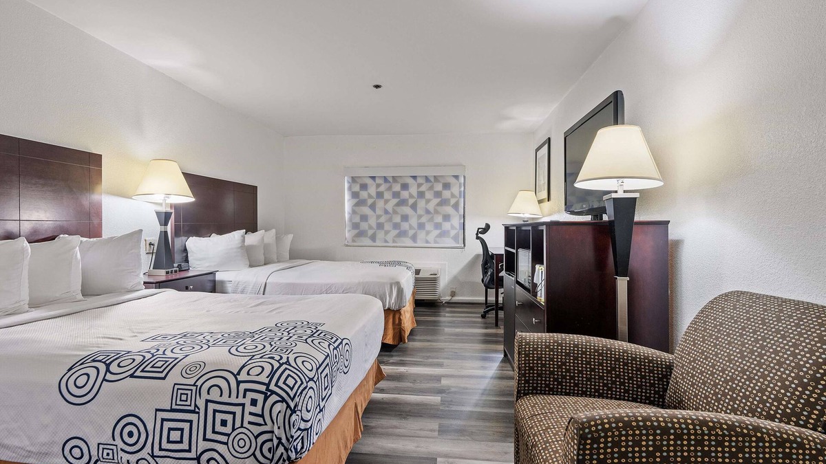 Westmont Hotel | Best Western Oakbrook Inn