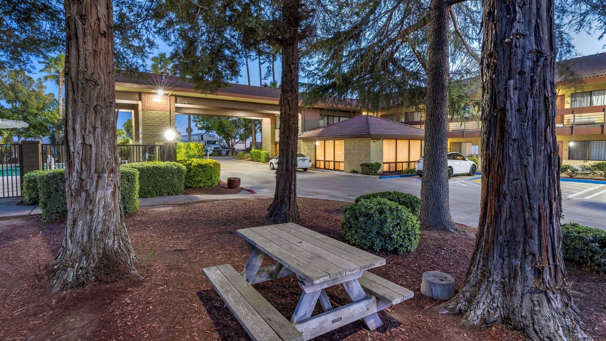 Turlock Hotel | Best Western Orchard Inn