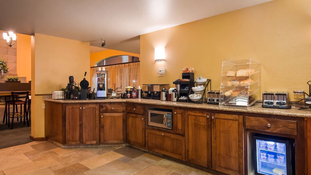 Modesto Hotel | Best Western Palm Court Inn
