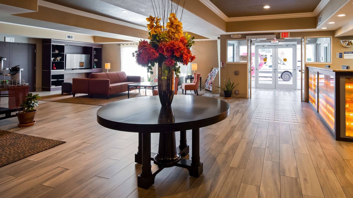 Oakland Hotel | Best Western Plus Airport Inn & Suites