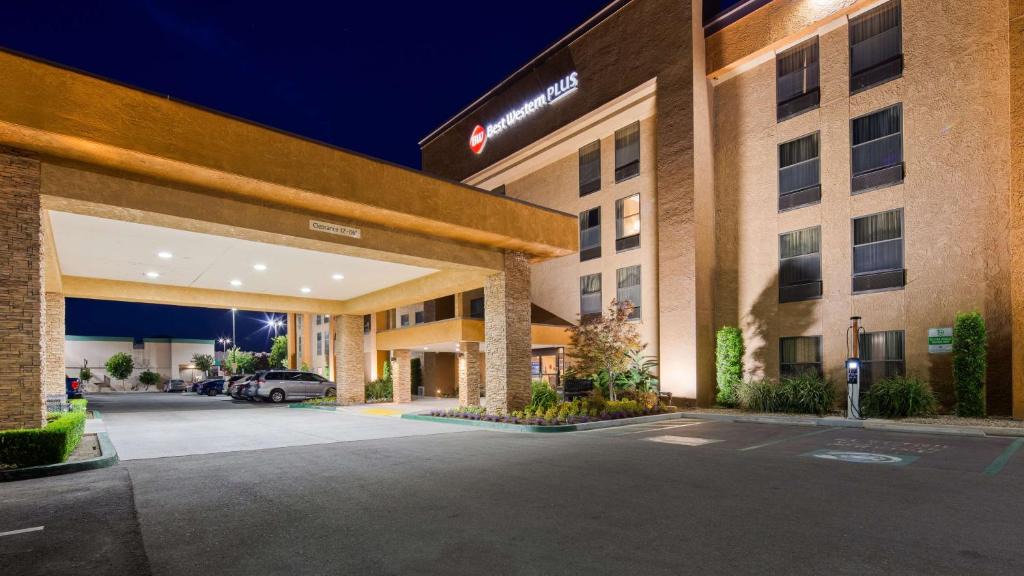Roosevelt Hotel | Best Western Plus Fresno Airport Hotel