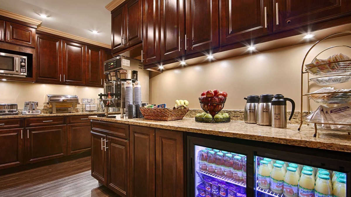Boystown Hotel | Best Western Plus Hawthorne Terrace Hotel