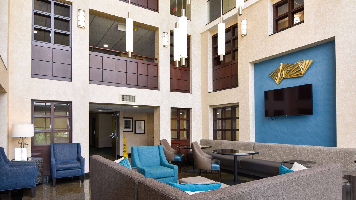 Indianapolis Hotel | Best Western Plus Indianapolis North at Pyramids