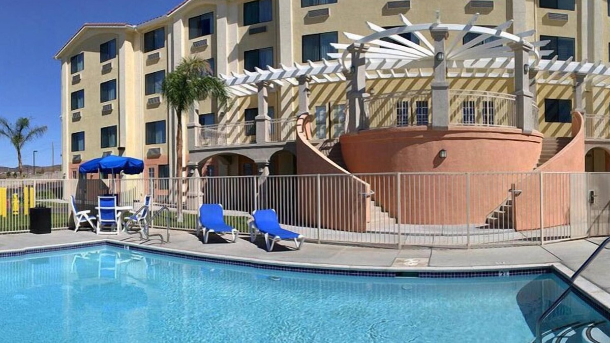 Lake Elsinore Hotel | Best Western Plus Lake Elsinore Inn & Suites