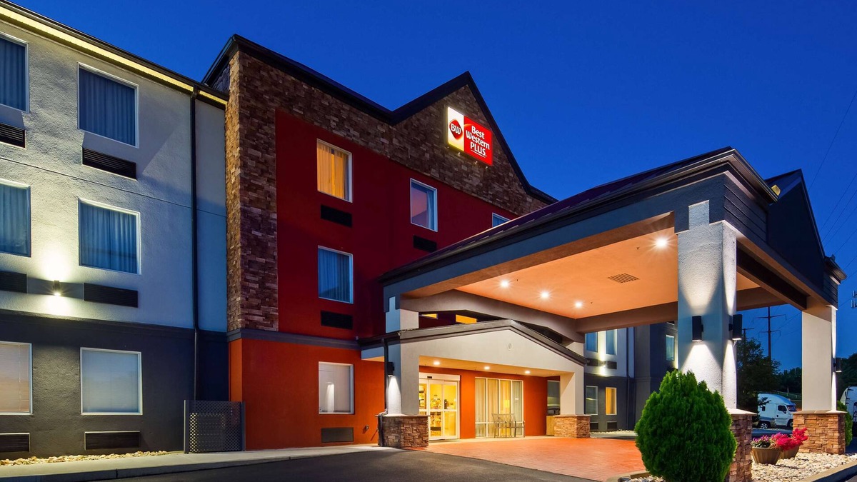 New Cumberland Hotel | Best Western Plus New Cumberland Inn & Suites