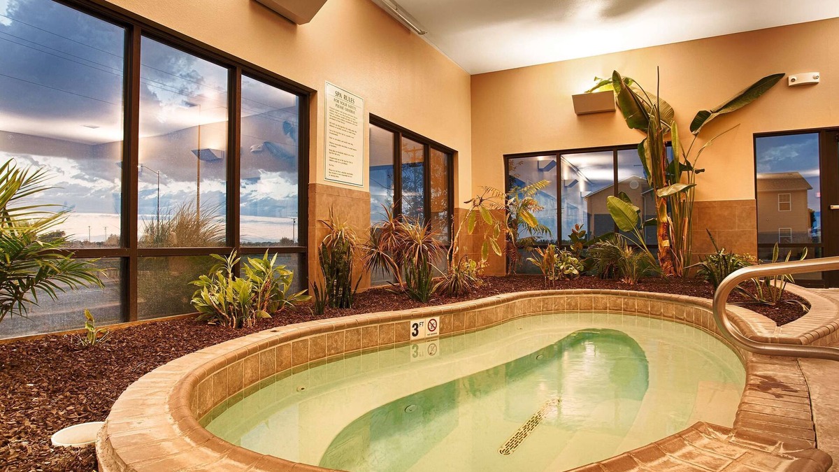 Greensburg Hotel | Best Western Plus Night Watchman Inn & Suites