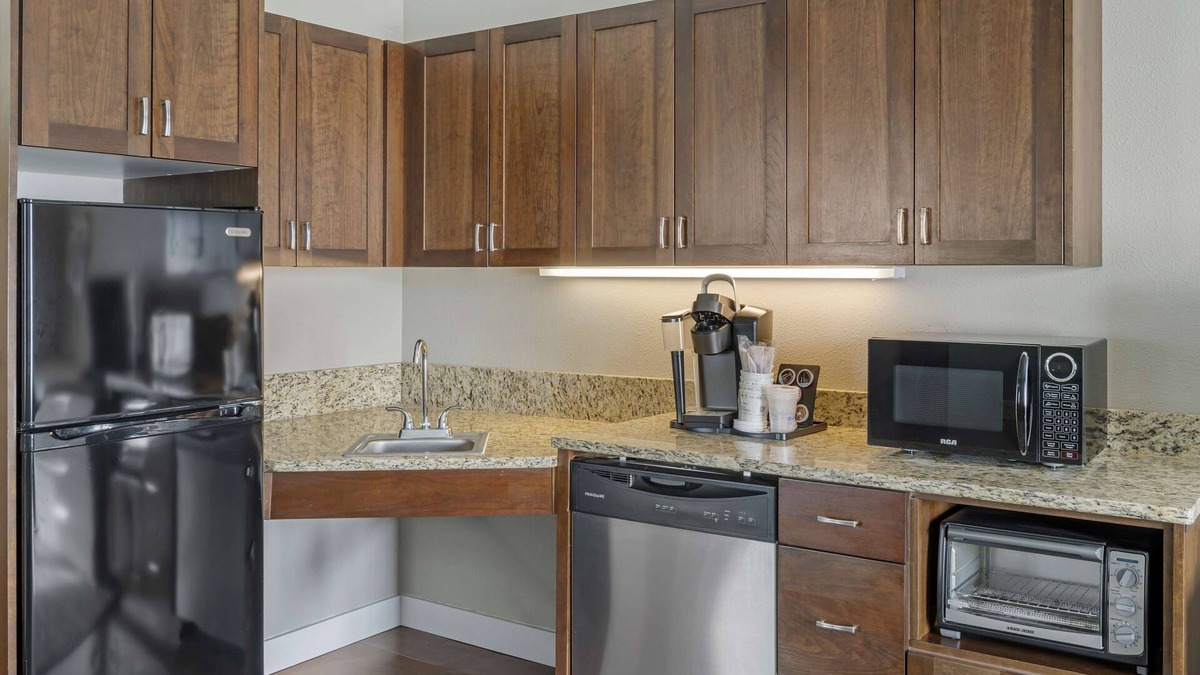 Omak Hotel | Best Western Plus Peppertree Inn At Omak