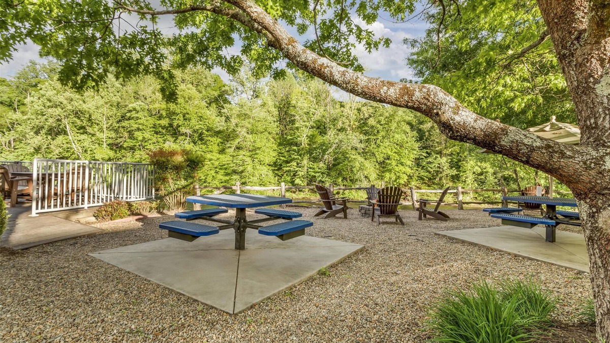 Dillsboro Hotel | Best Western Plus River Escape Inn & Suites