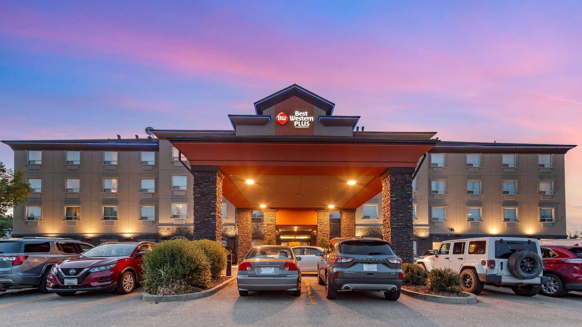 St. Albert Hotel | Best Western Plus The Inn At St. Albert