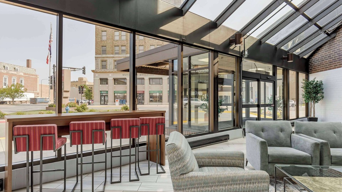 Waterloo Hotel | Best Western Plus Waterloo & Cedar Falls